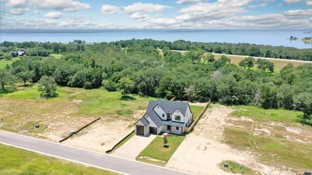 a view of a back yard of the house