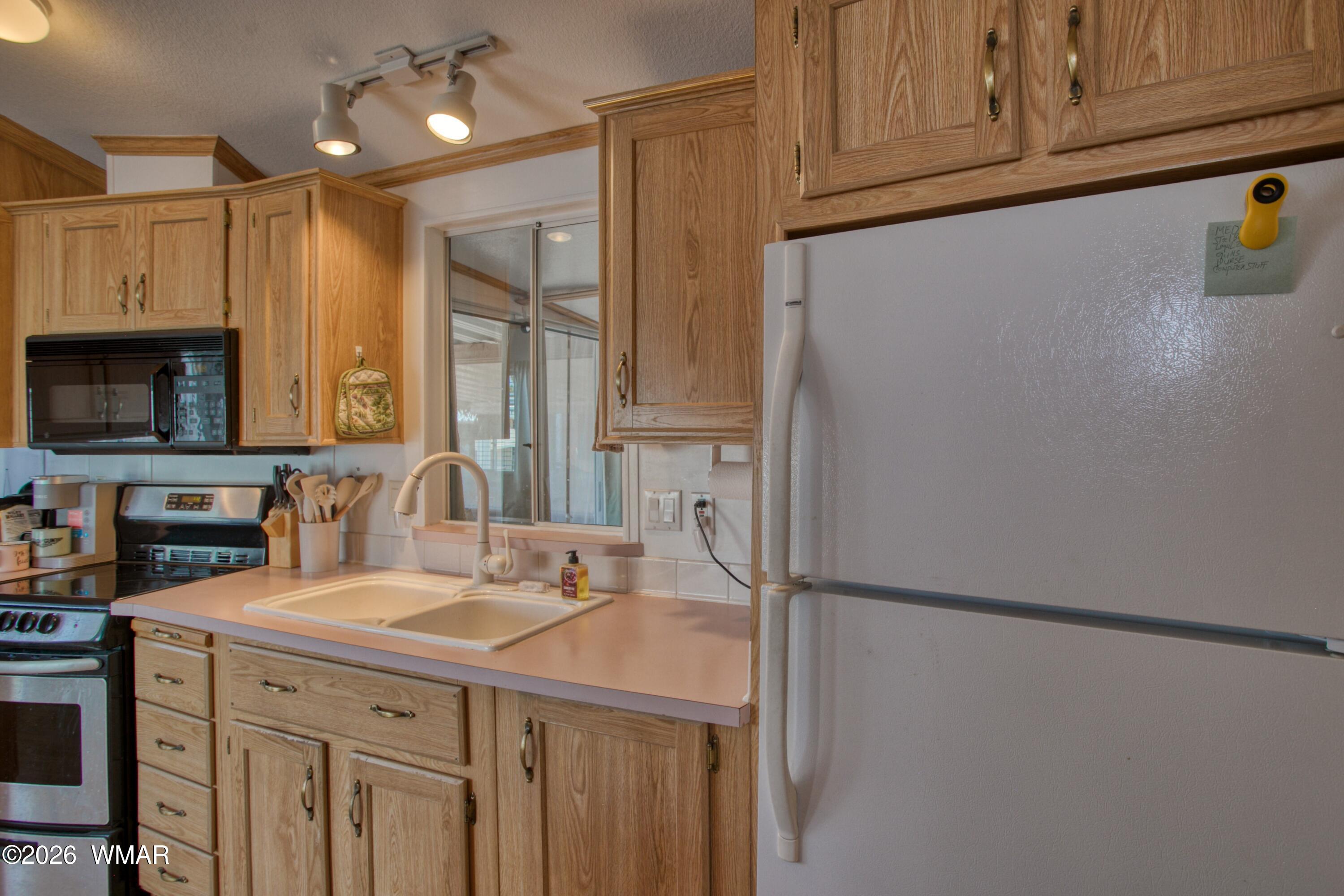 270 North Clark Road, Unit 319 Show Low, AZ 85901 - Photo 6 of 21