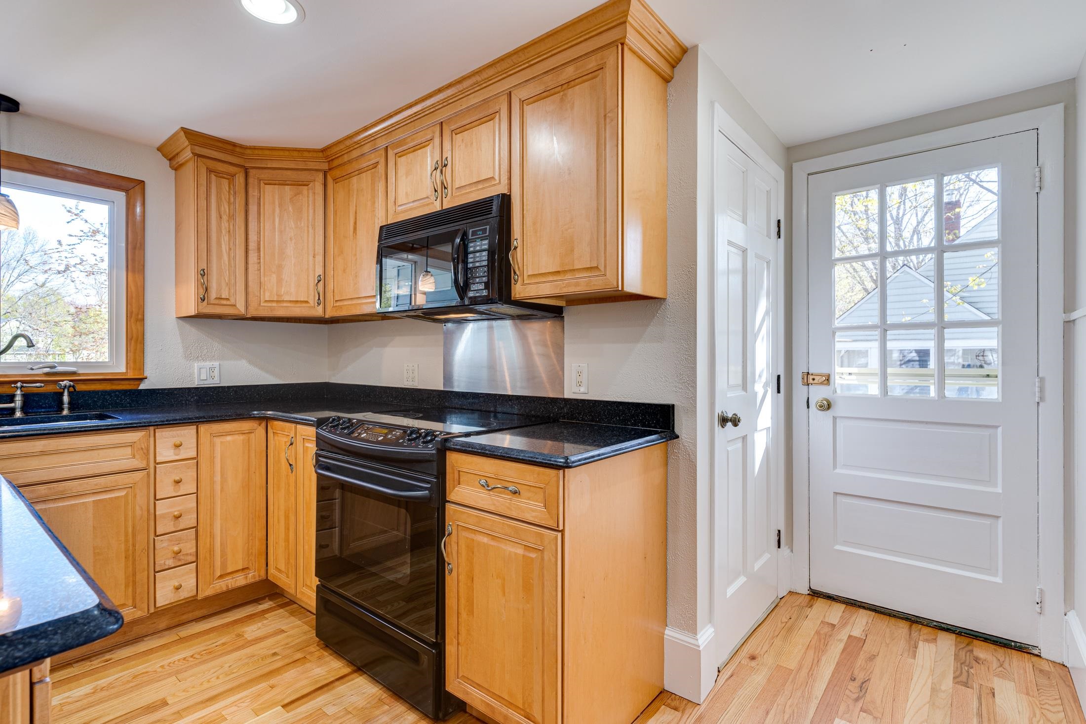 255 Thornton Street Portsmouth, NH 03801 - Photo 25 of 40