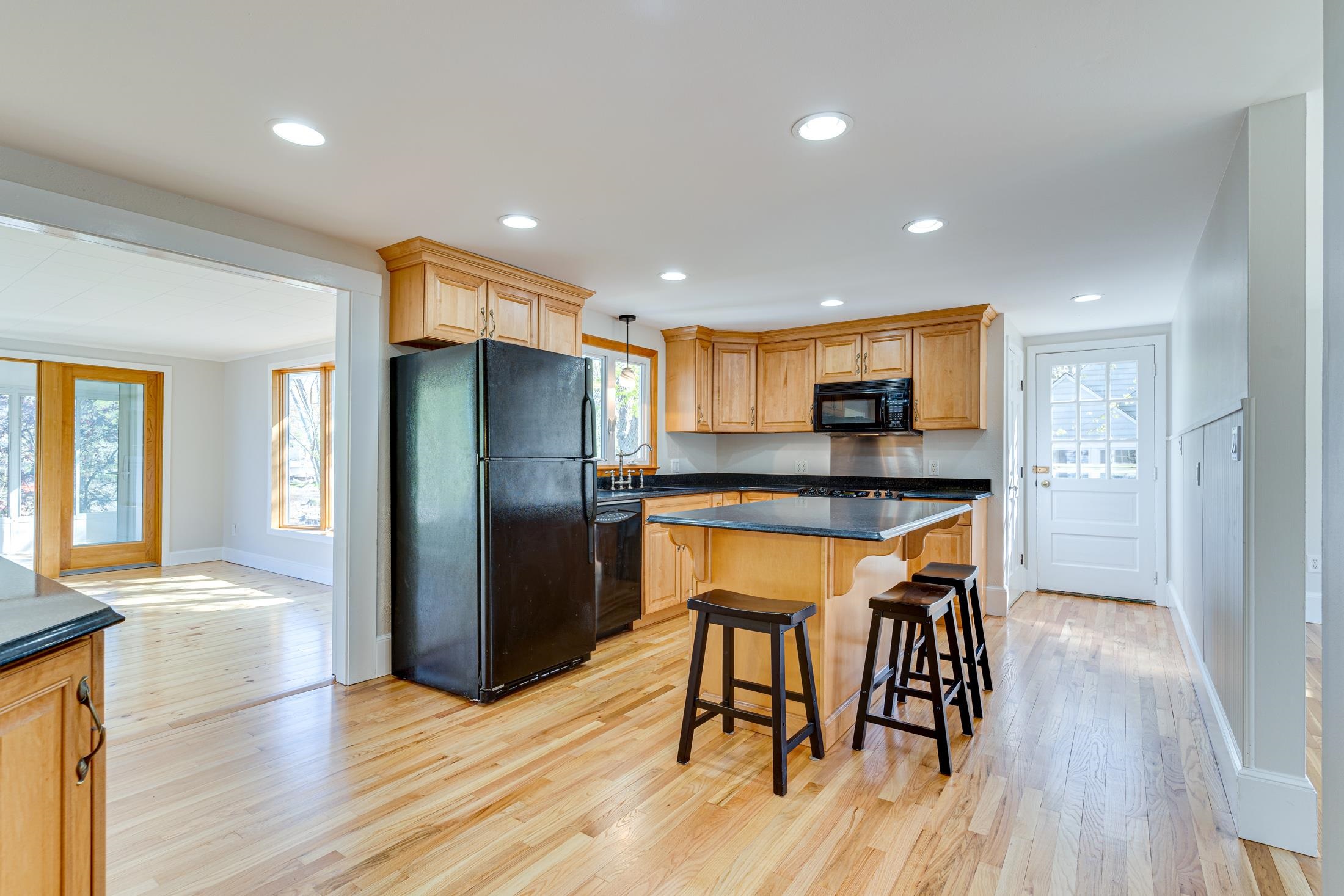 255 Thornton Street Portsmouth, NH 03801 - Photo 7 of 40