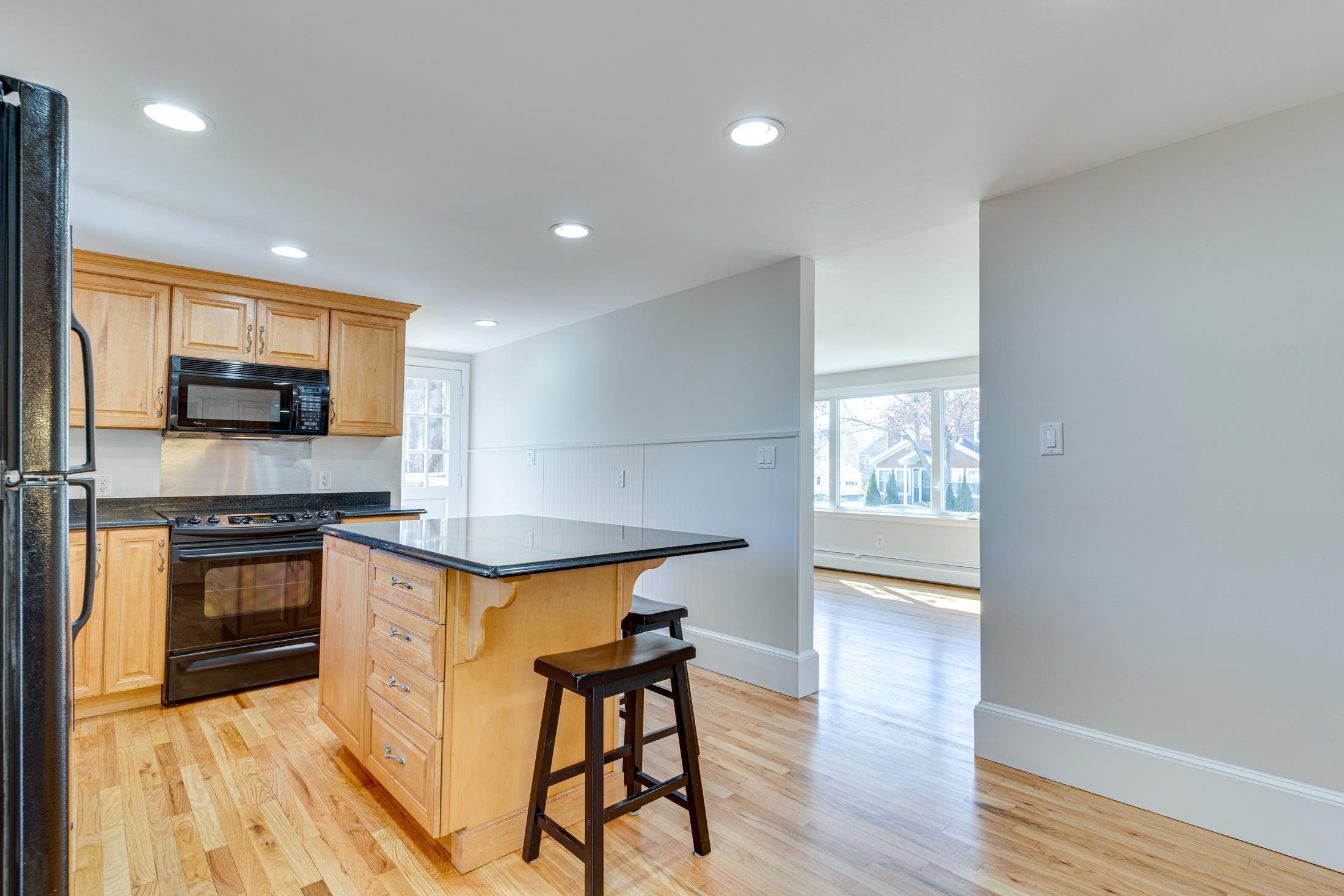 255 Thornton Street Portsmouth, NH 03801 - Photo 8 of 40