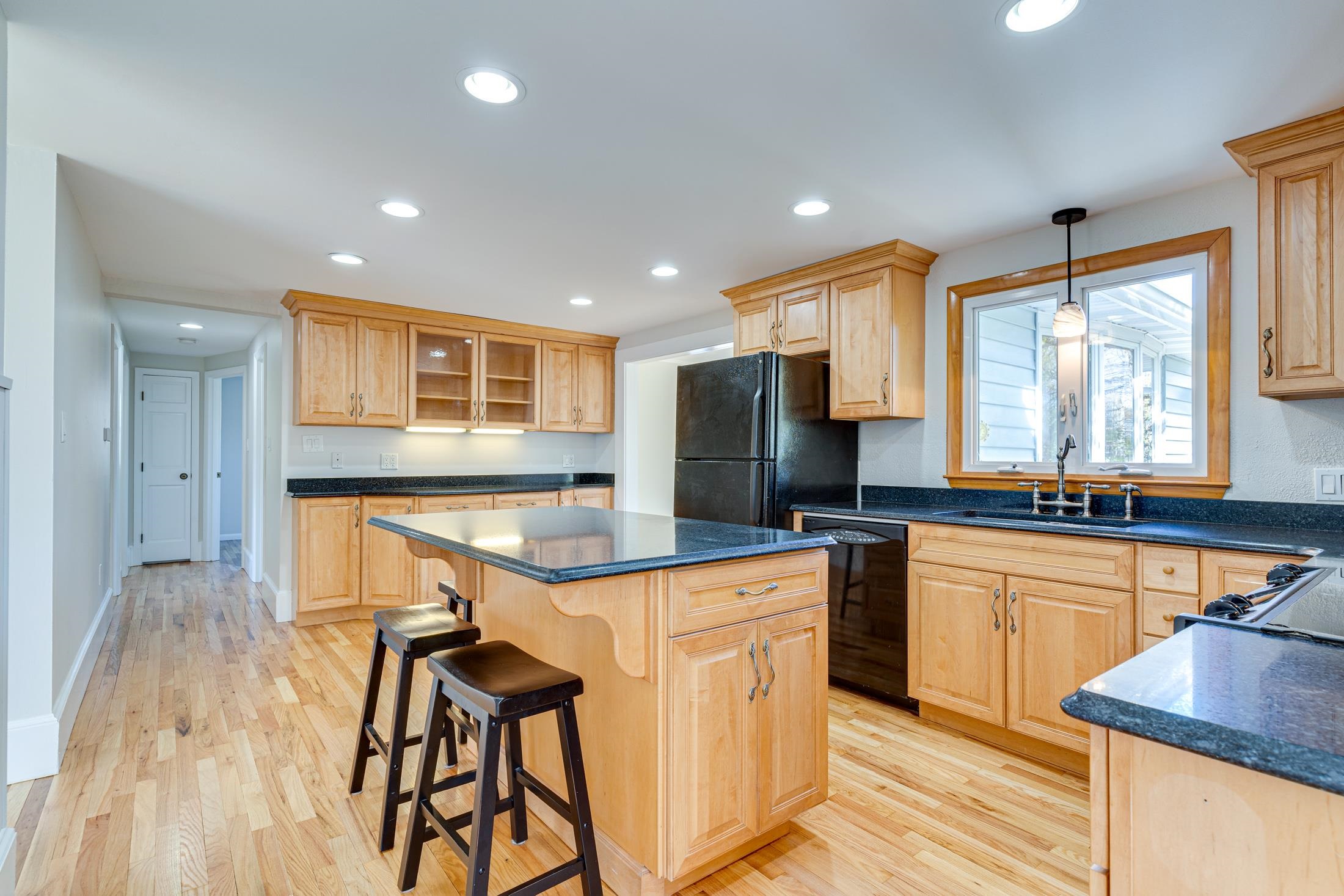 255 Thornton Street Portsmouth, NH 03801 - Photo 9 of 40