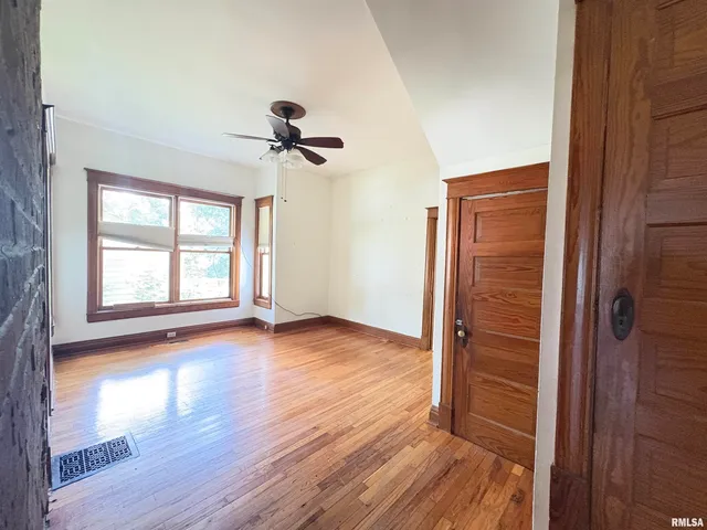 $155,000 | 400 South Oakland Avenue, Carbondale, IL 62901