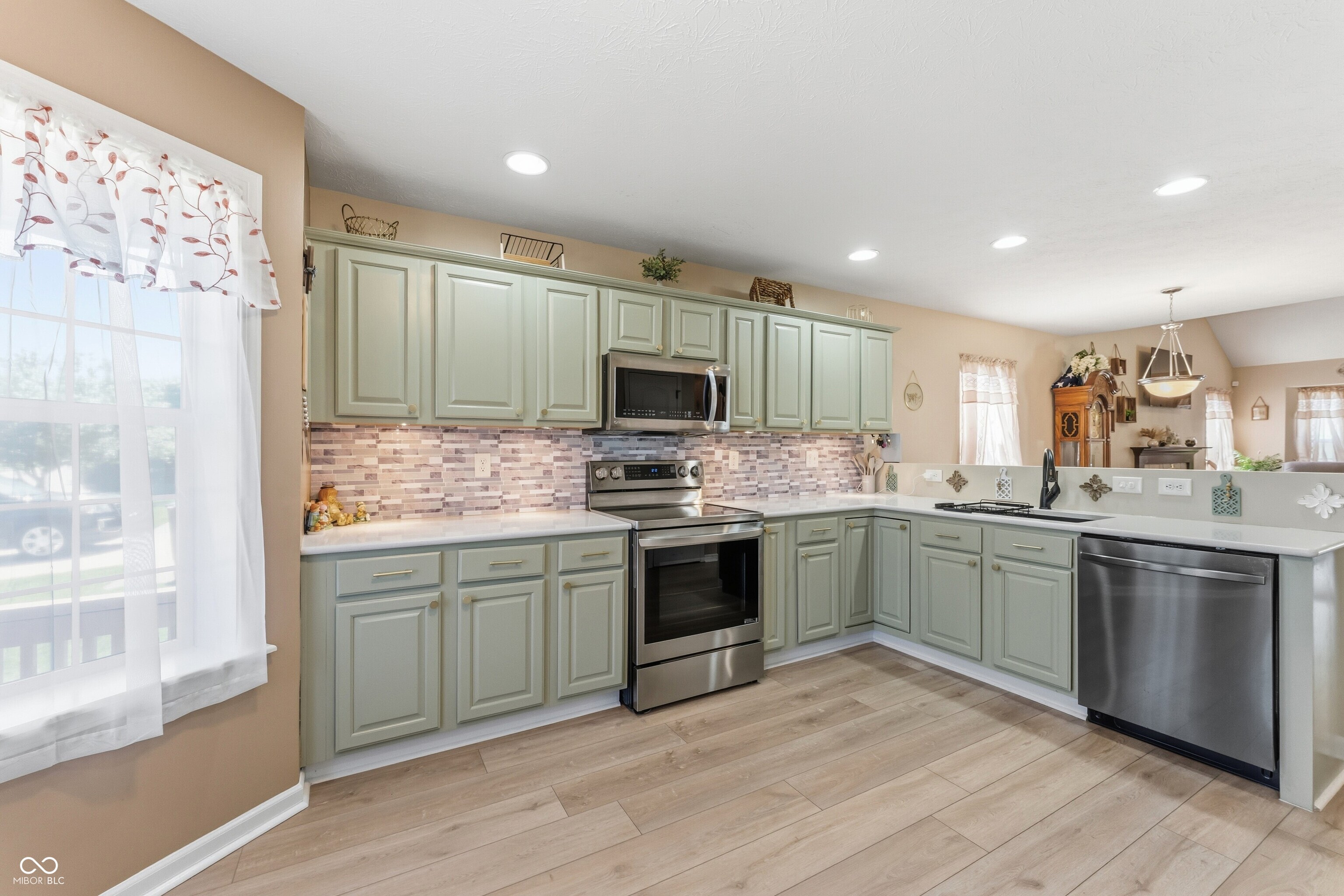 6075 Prairie Stream Way Columbus, IN 47203 - Photo 13 of 35