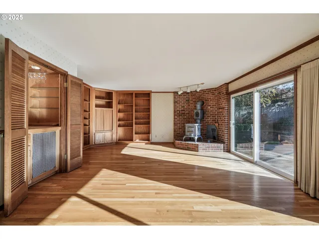 $649,900 | 126 Southwest 5th Street, Gresham, OR 97080