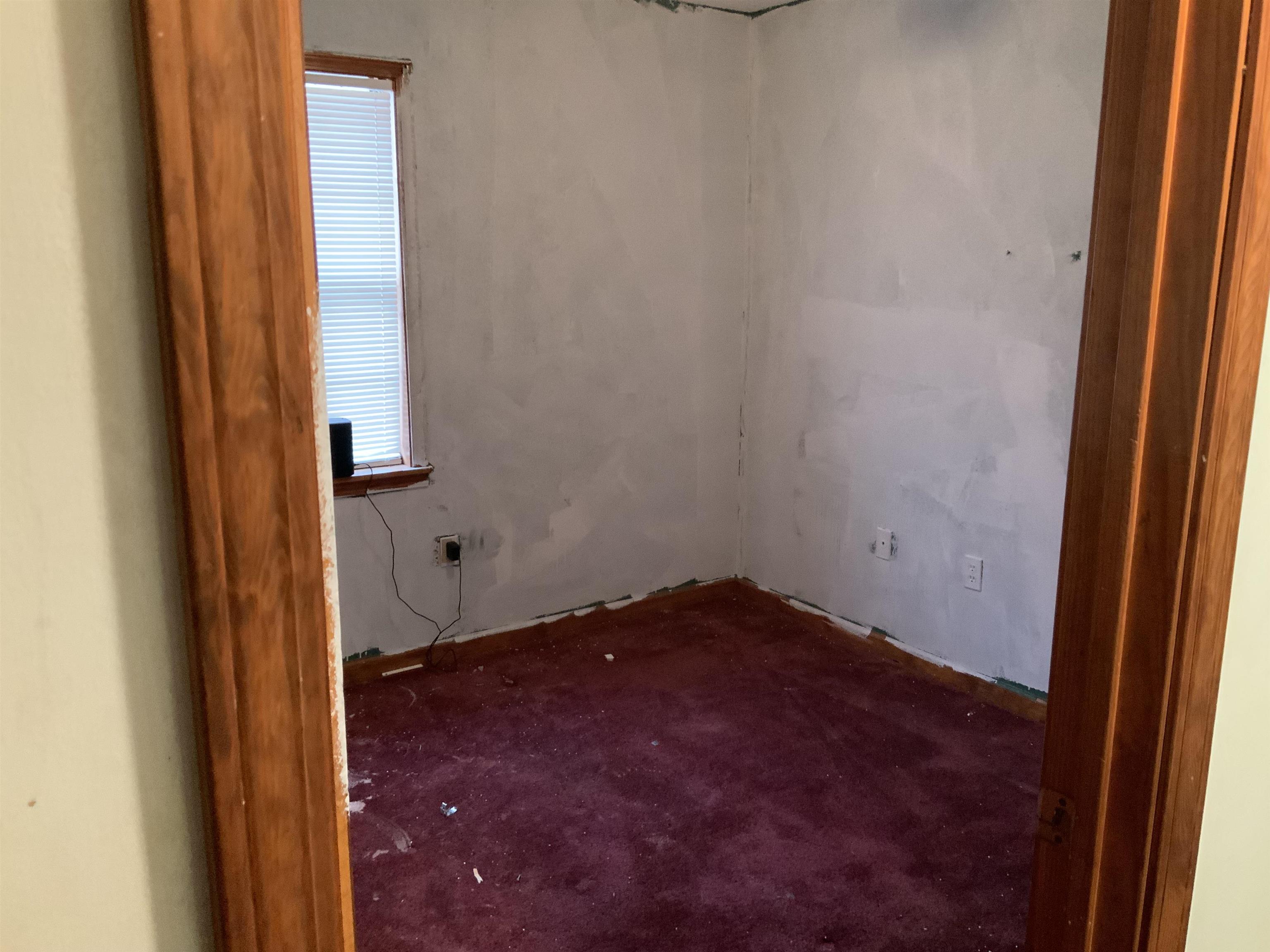 1860 Highway 59 Covington, TN 38019 - Photo 14 of 32 an empty room with a window