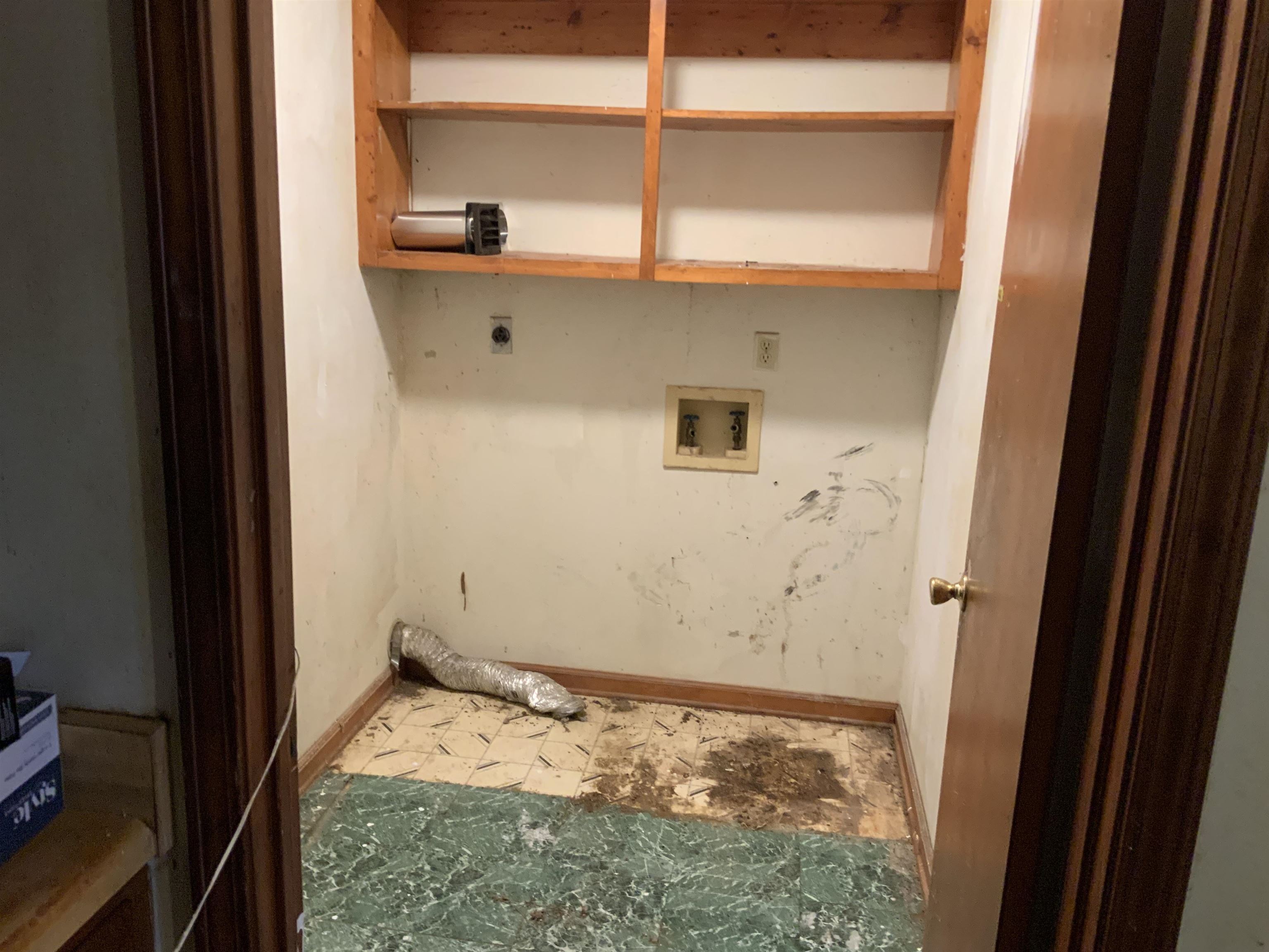 1860 Highway 59 Covington, TN 38019 - Photo 19 of 32 a bathroom with a sink and a mirror