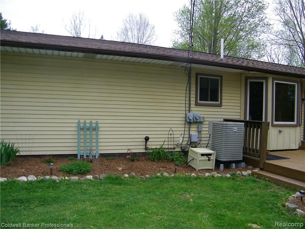 6040 Old State Road North Branch, MI 48461 - Photo 28 of 31 100_4574.jpg