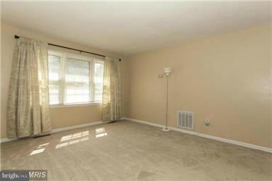 6412 Craigmont Road Baltimore, MD 21207 - Photo 4 of 29 Living Room