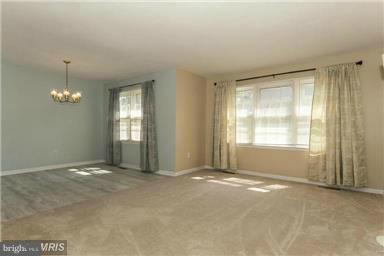 6412 Craigmont Road Baltimore, MD 21207 - Photo 5 of 29 Living Room