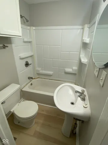 $975 | 4305 Rockville Road, Indianapolis, IN 46241