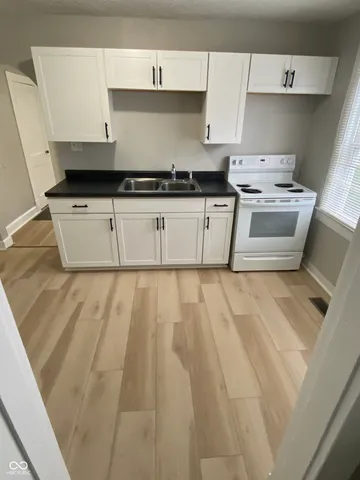 $975 | 4305 Rockville Road, Indianapolis, IN 46241