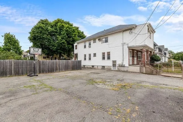 $3,500 | 131 Yale Street, Unit 1, Medford, MA 02155