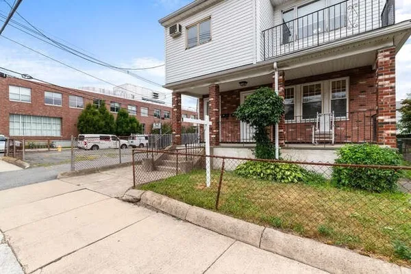 $3,500 | 131 Yale Street, Unit 1, Medford, MA 02155