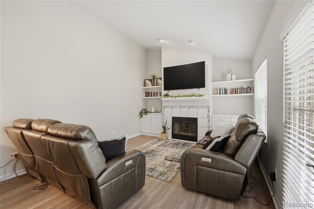 46604 Aarons Way Canton, MI 48188 - Photo 17 of 38