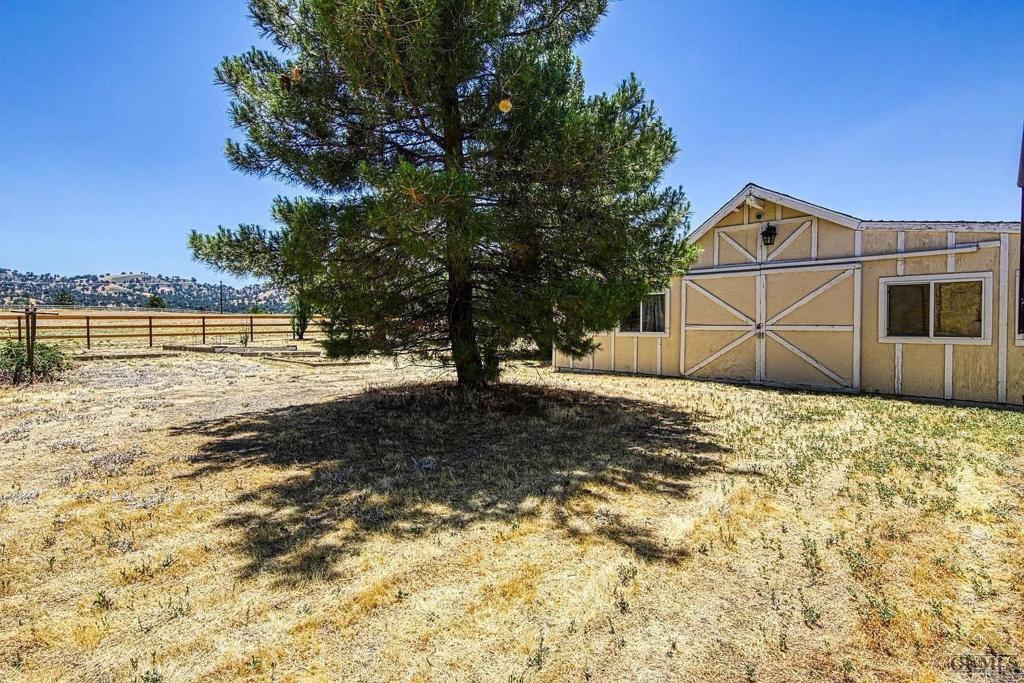 18461 Santa Anita Street Tehachapi, CA 93561 - Photo 32 of 37