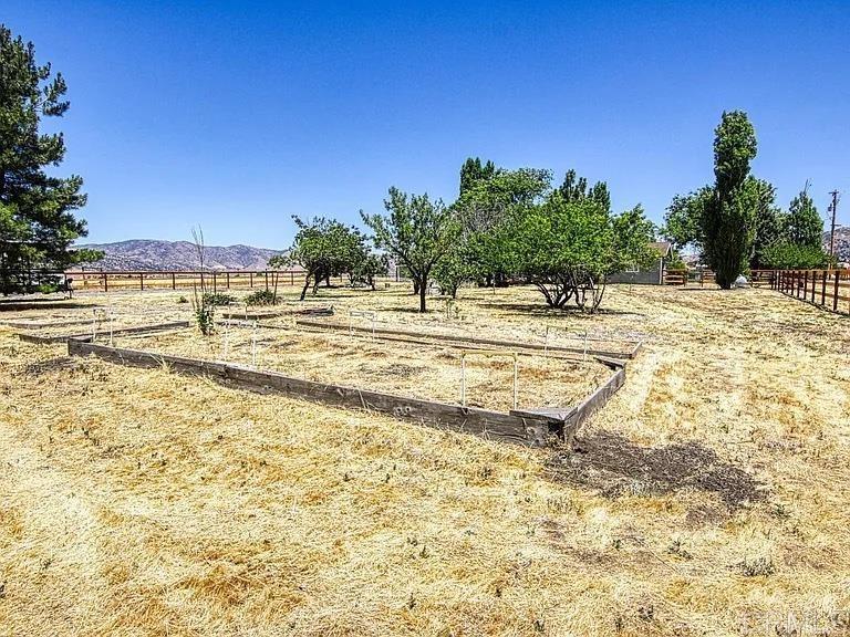 18461 Santa Anita Street Tehachapi, CA 93561 - Photo 33 of 37