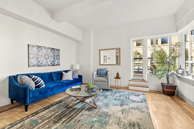 $865,000 | 20 East 35th Street, Unit 14K | Murray Hill