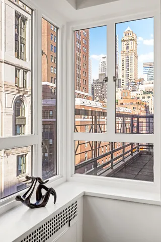 $865,000 | 20 East 35th Street, Unit 14K | Murray Hill