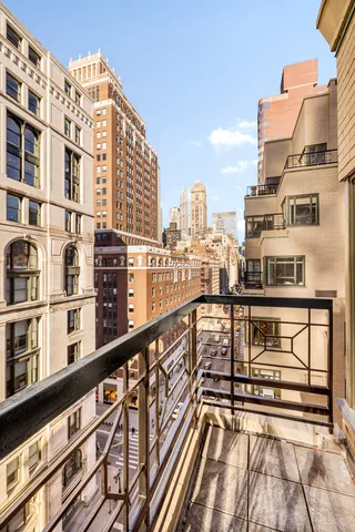$865,000 | 20 East 35th Street, Unit 14K | Murray Hill