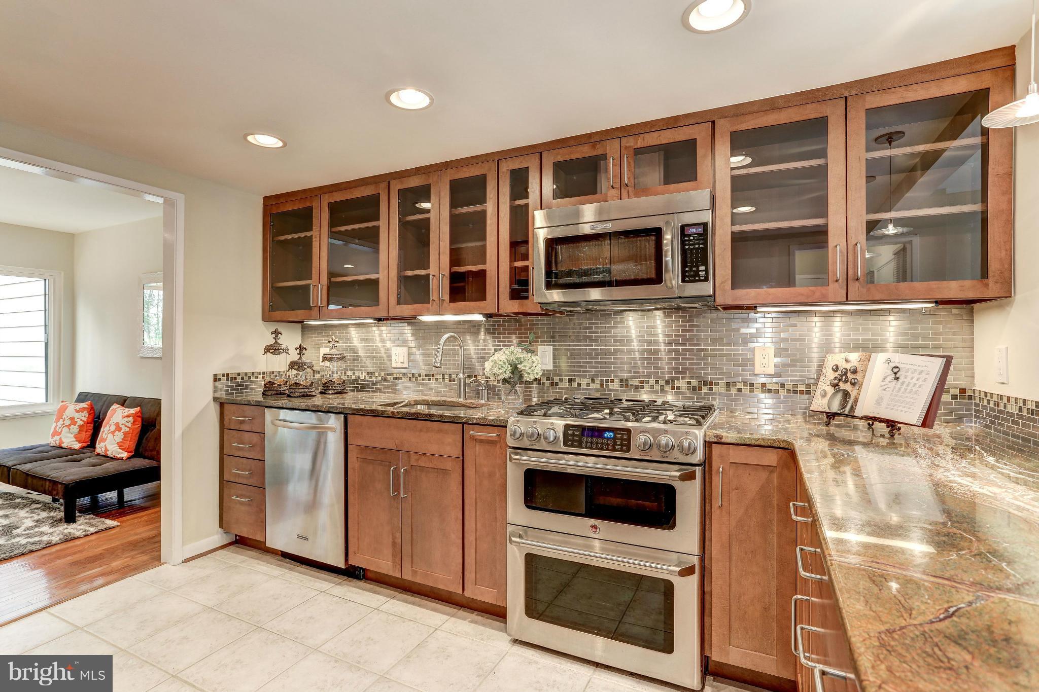 5-burner gas range w/ dual oven