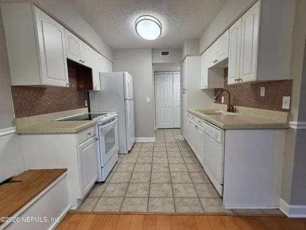 $1,300 | 1800 Park Avenue, Unit 357, Orange Park, FL 32073