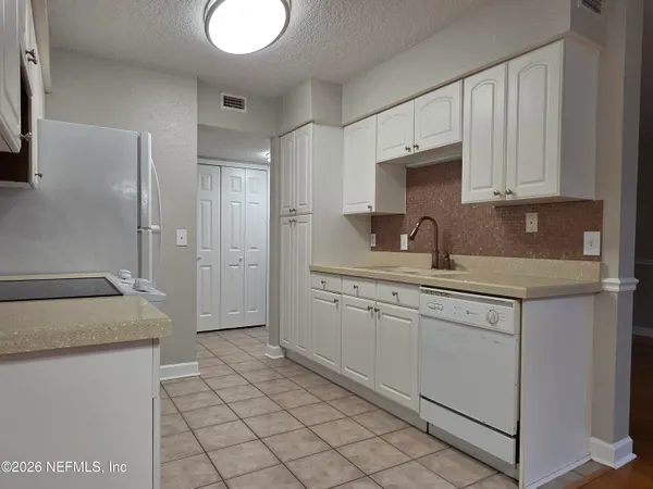 $1,300 | 1800 Park Avenue, Unit 357, Orange Park, FL 32073