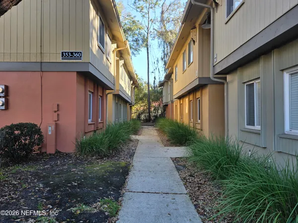 $1,300 | 1800 Park Avenue, Unit 357, Orange Park, FL 32073