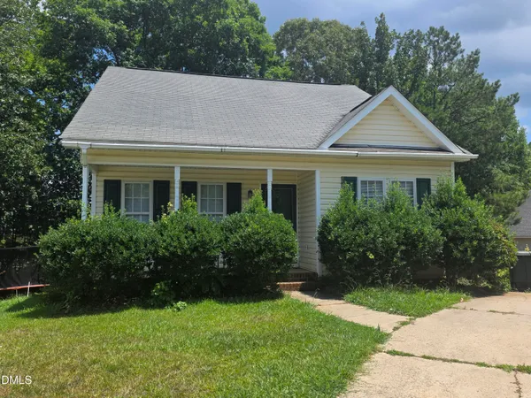 $1,850 | 116 Cliffdale Road, Holly Springs, NC 27540