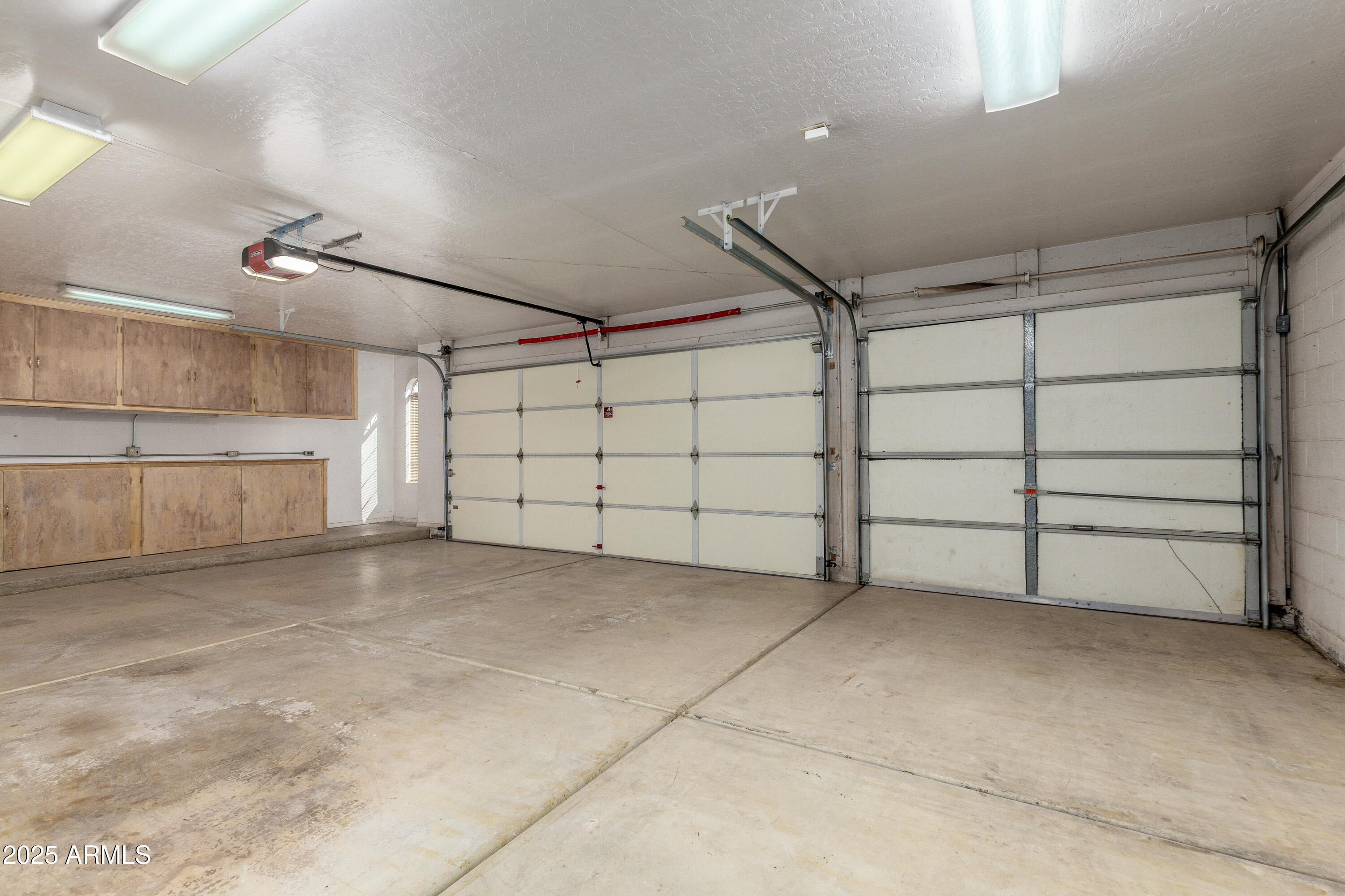 8578 South Maple Avenue Tempe, AZ 85284 - Photo 25 of 28 a view of a garage