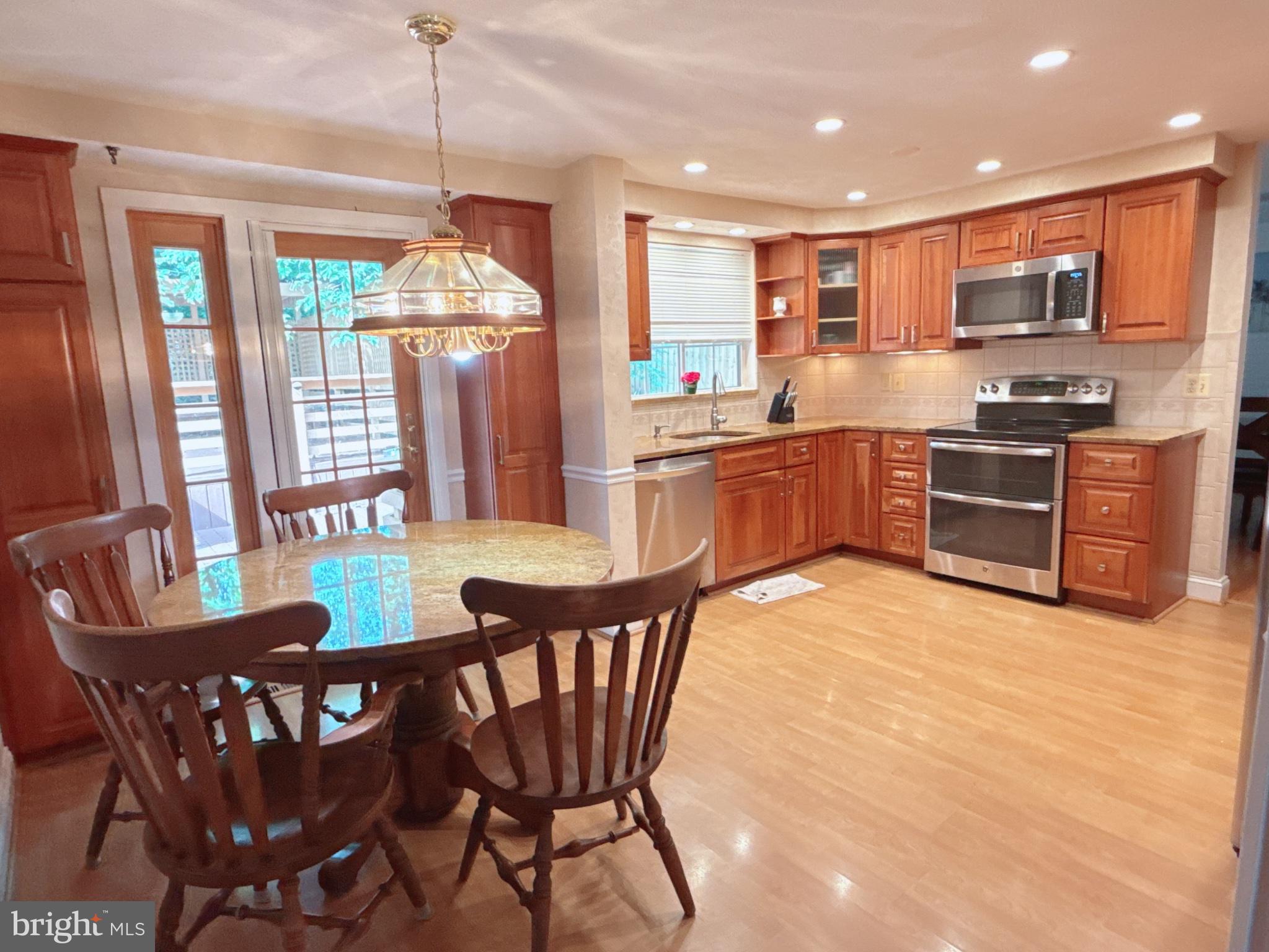 5731 Heming Avenue Springfield, VA 22151 - Photo 4 of 30 Gallery Image 4