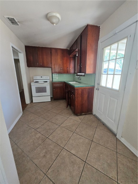 4417 Townsend Street Corpus Christi, TX 78415 - Photo 6 of 9 a room with a washing machine and a window