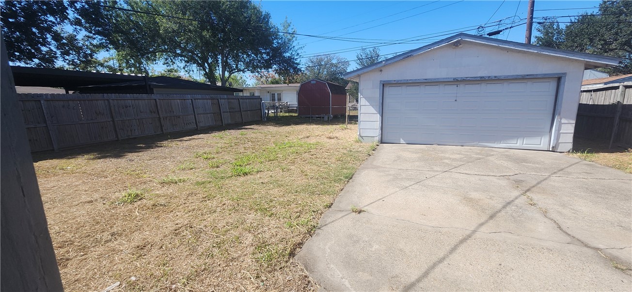 4417 Townsend Street Corpus Christi, TX 78415 - Photo 9 of 9 a backyard of a house