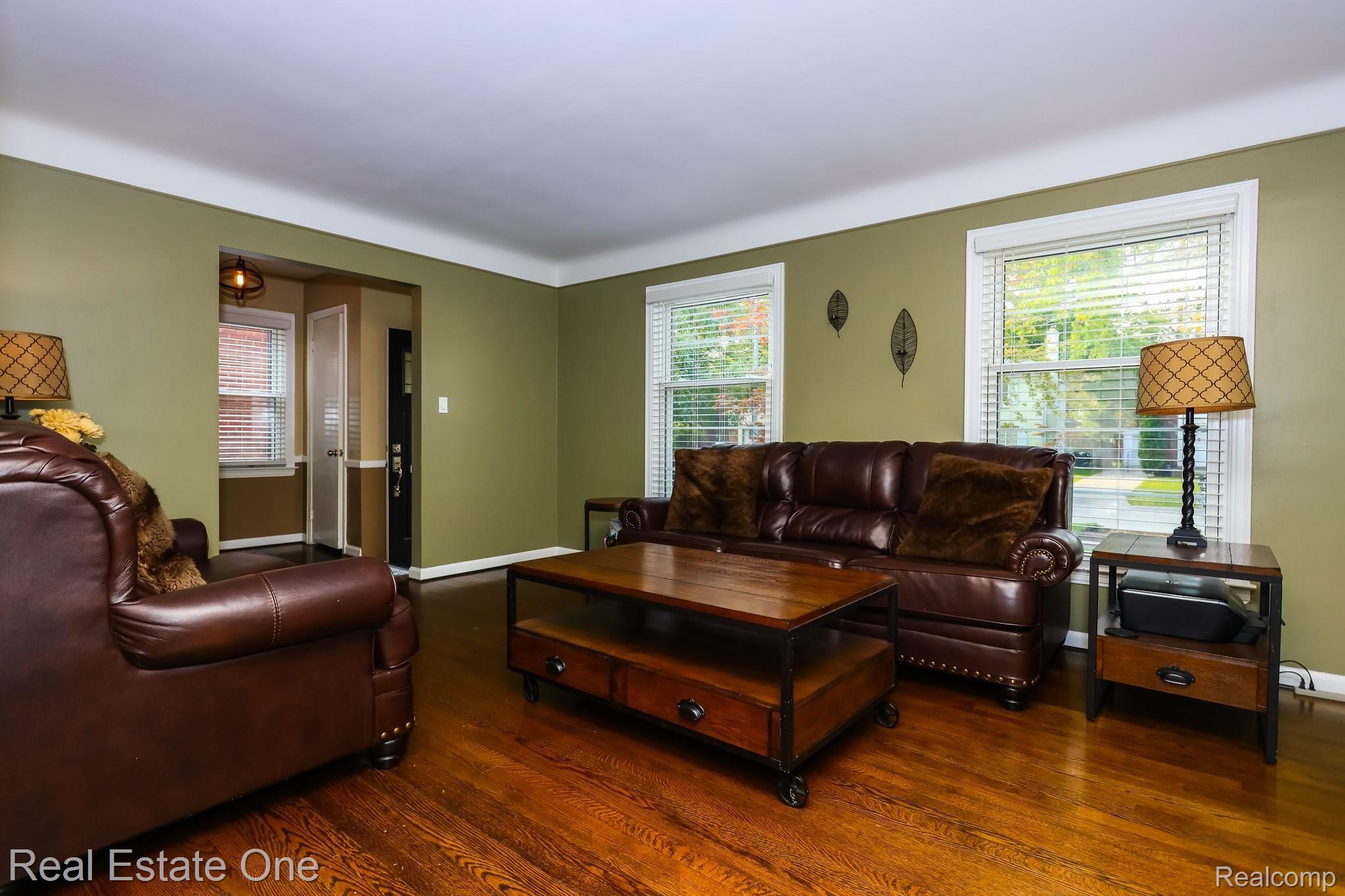 1698 Bournemouth Road Grosse Pointe, MI 48236 - Photo 17 of 42 grosse_point_37.jpg