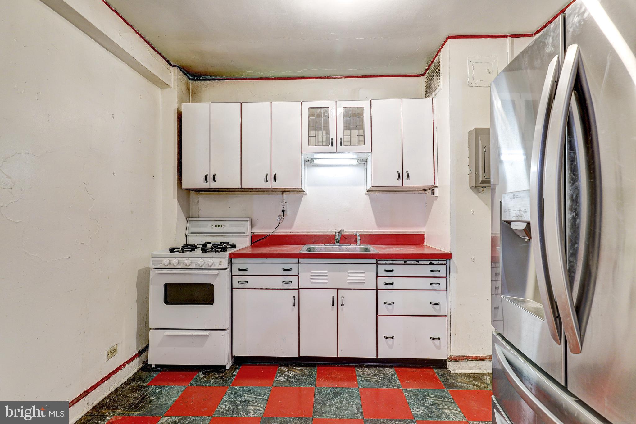 221 Ridgemede Road, Unit 303 Baltimore, MD 21210 - Photo 11 of 32 Step saving kitchen