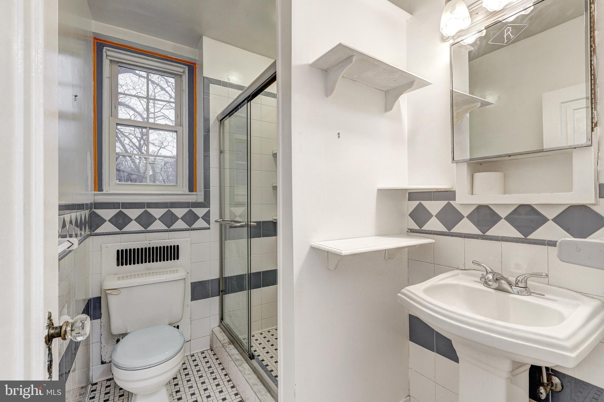 221 Ridgemede Road, Unit 303 Baltimore, MD 21210 - Photo 15 of 32 Updated bath