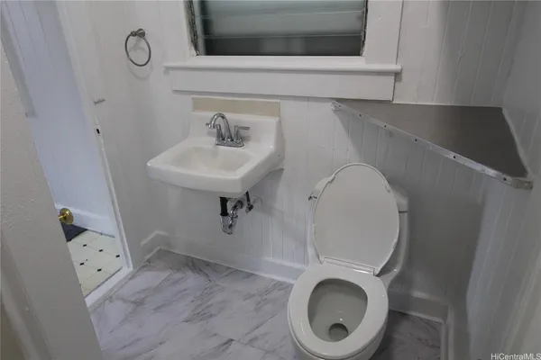 $2,300 | 2111 Booth Road, Honolulu, HI 96813