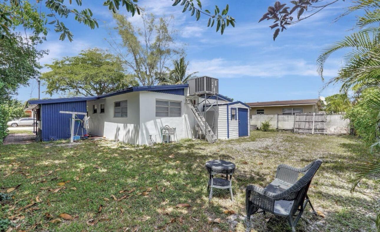 7530 Atlanta Street Hollywood, FL 33024 - Photo 6 of 23 a backyard of a house with table and chairs