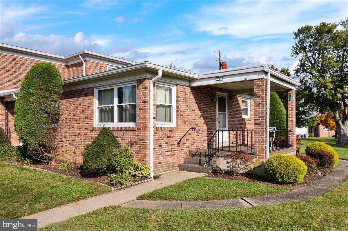 121 Gretchen Drive Reading, PA 19607 - Photo 2 of 17