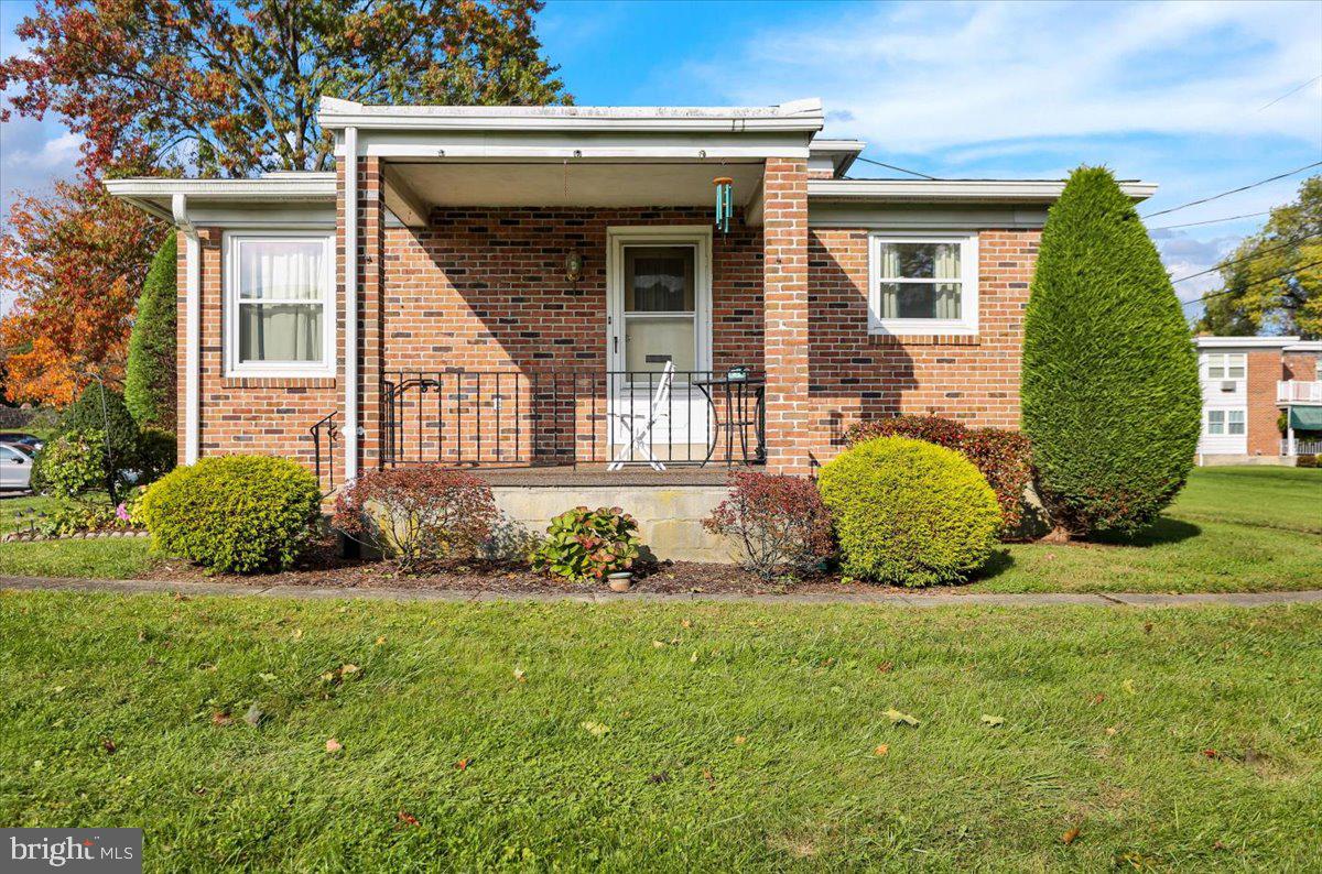 121 Gretchen Drive Reading, PA 19607 - Photo 3 of 17