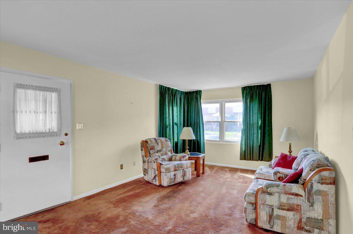 121 Gretchen Drive Reading, PA 19607 - Photo 5 of 17