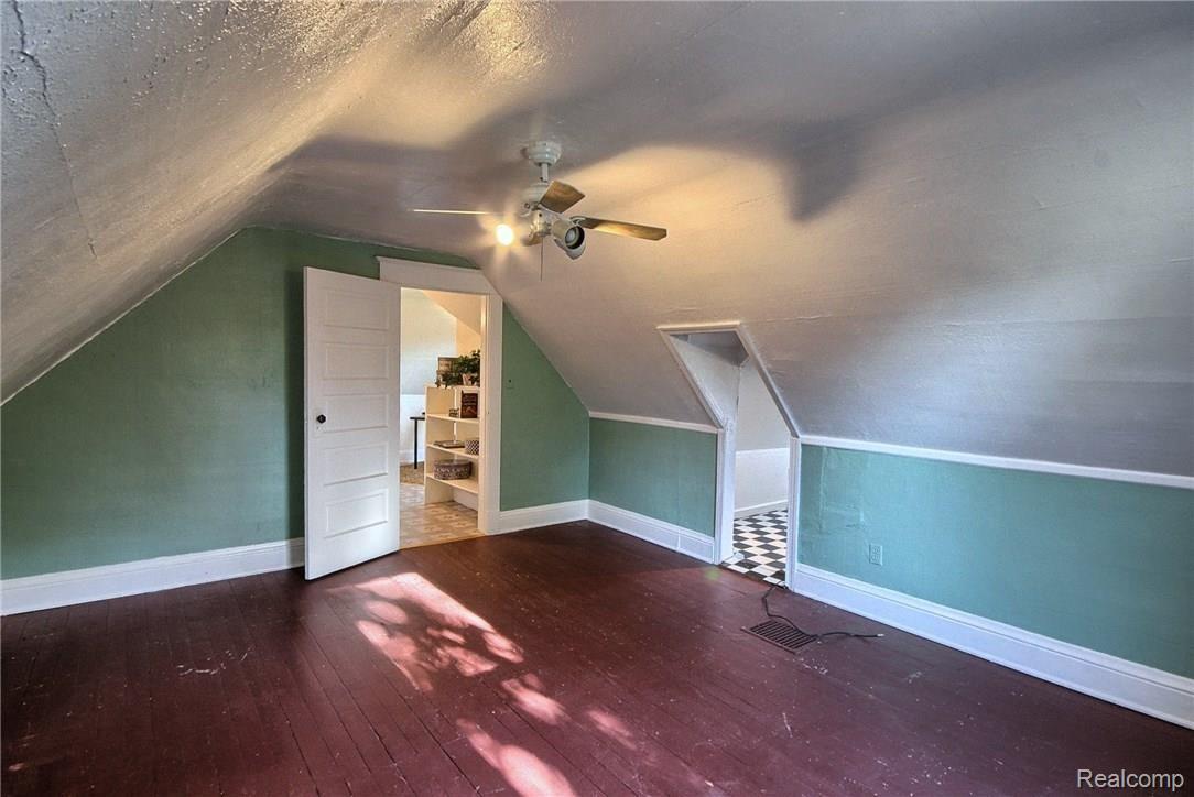 27951 Waltz Road New Boston, MI 48164 - Photo 18 of 23 2nd_Bedroom_2nd_View.jpg
