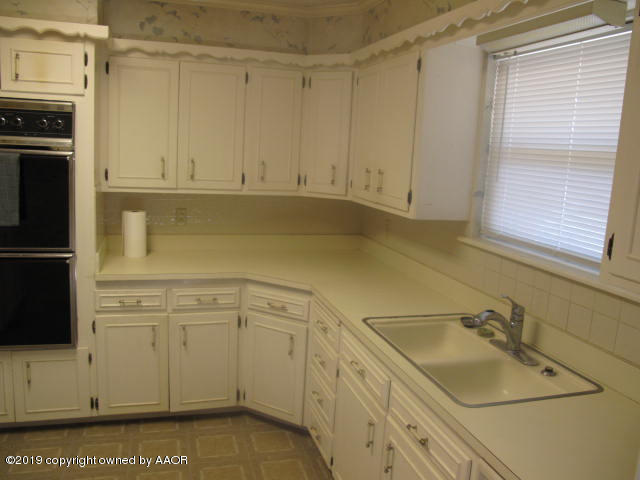 6012 Elmhurst Road Amarillo, TX 79106 - Photo 3 of 16 IMG_3388