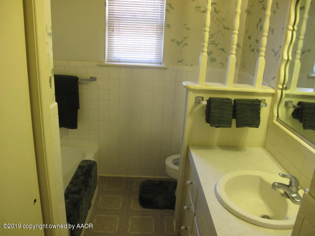 6012 Elmhurst Road Amarillo, TX 79106 - Photo 9 of 16 IMG_3394