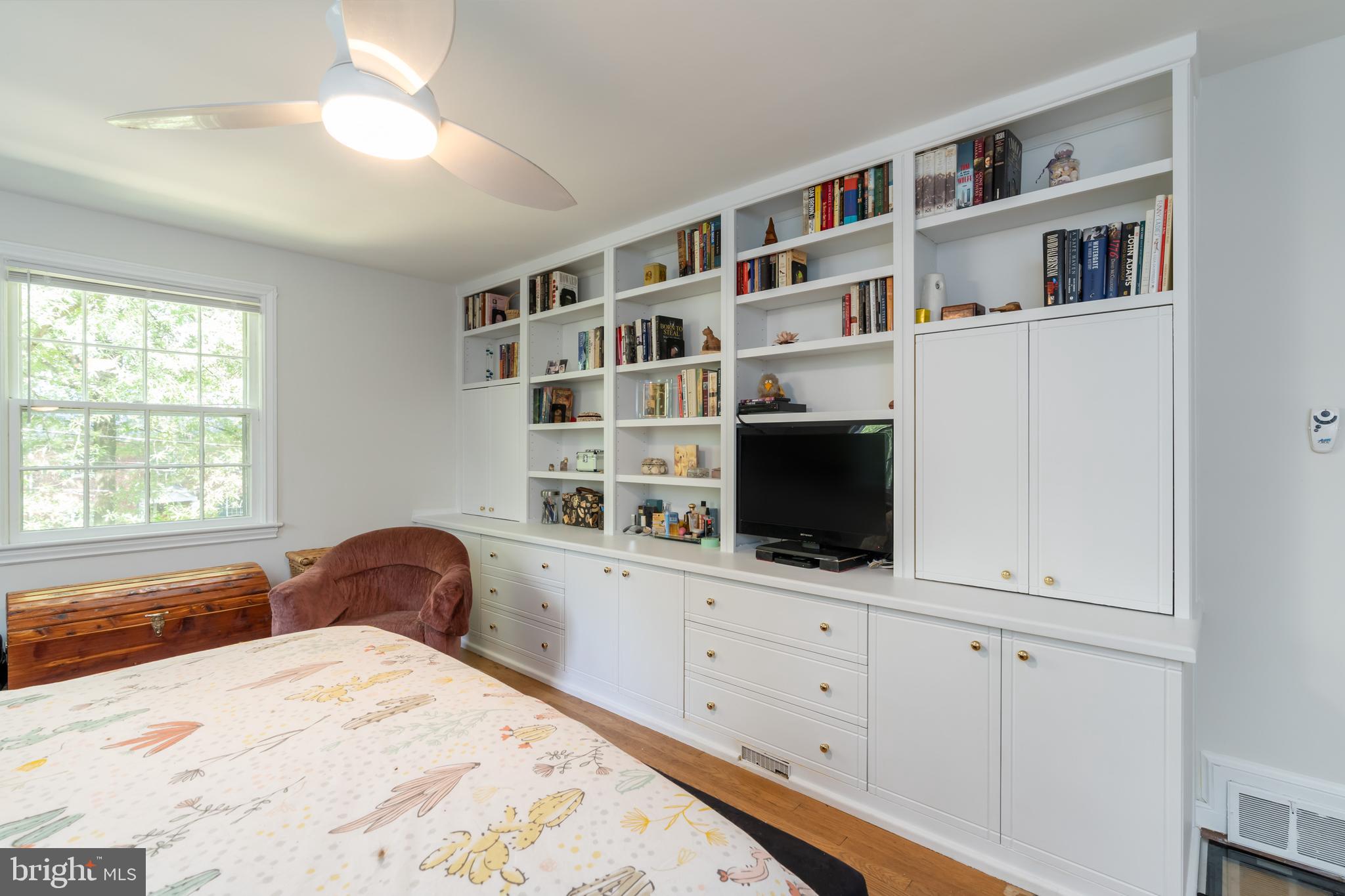 5016 Reno Road Northwest Washington, DC 20008 - Photo 19 of 38 Book lovers will delight in these built-in's!