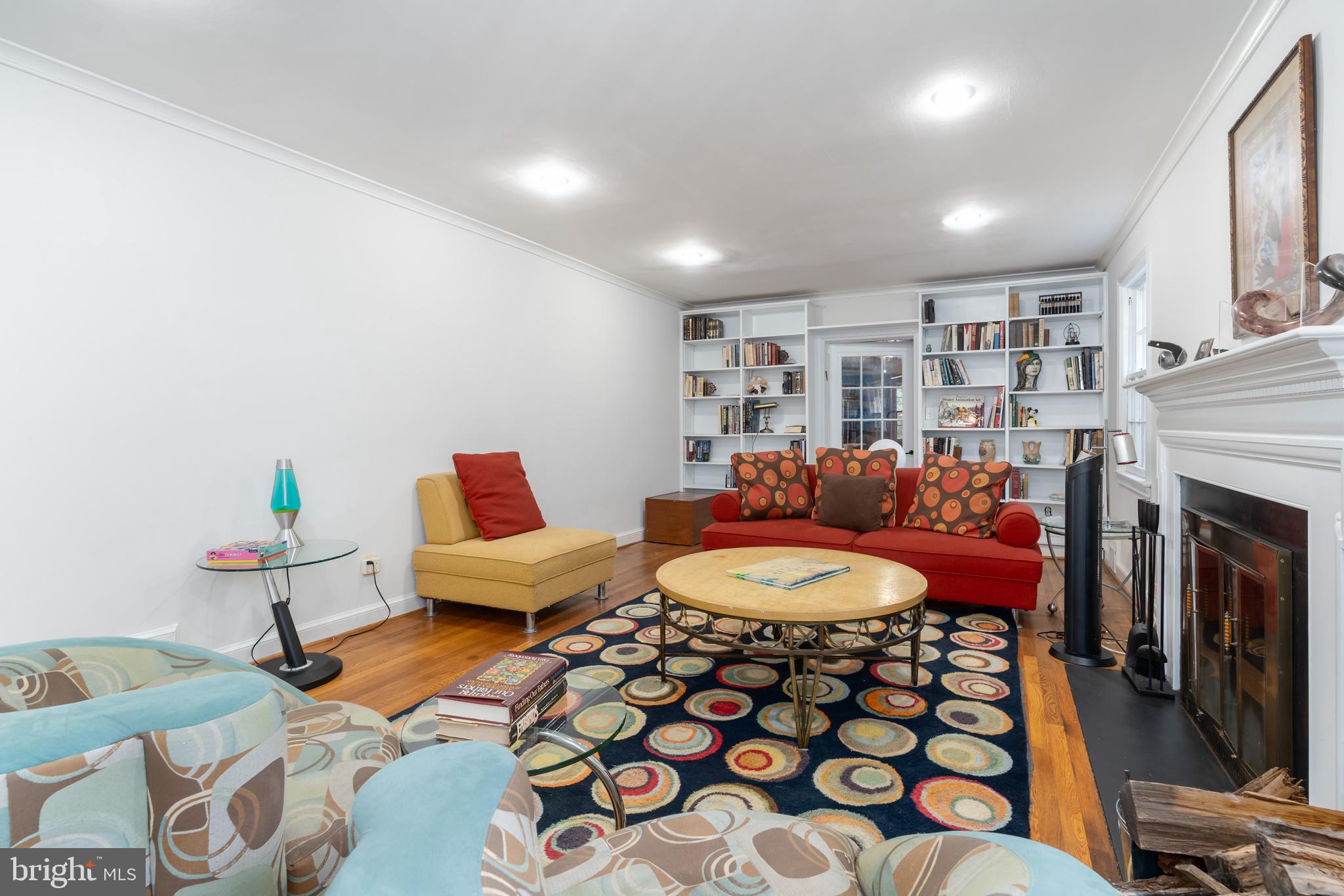 5016 Reno Road Northwest Washington, DC 20008 - Photo 6 of 38 Desirable flow achieved w/access to family room.
