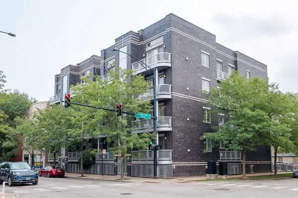 $419,900 | 3559 West Montrose Avenue, Unit 4E, Chicago, IL 60618