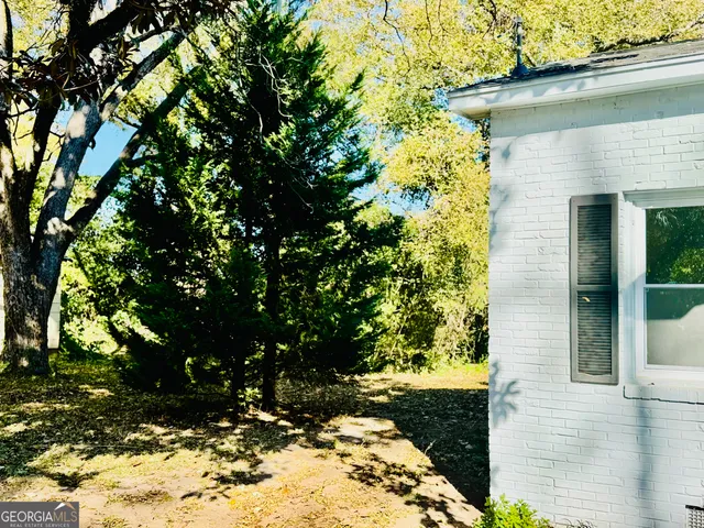 a view of a house with a tree