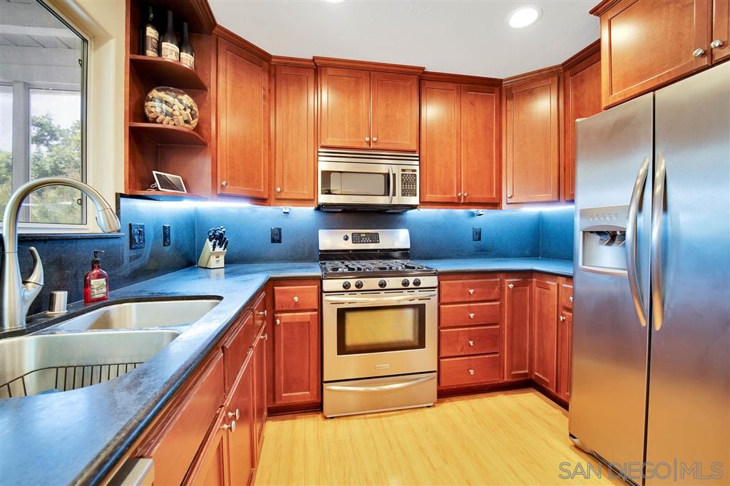 9713 Abbeyfield Road Santee, CA 92071 - Photo 4 of 25 Gallery Image 4