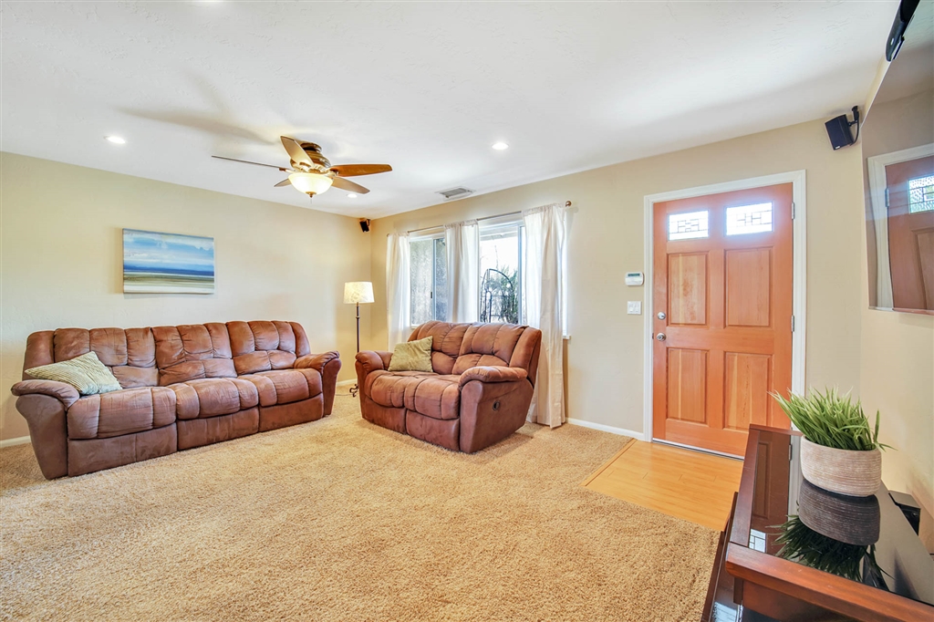 9713 Abbeyfield Road Santee, CA 92071 - Photo 9 of 25 Gallery Image 9